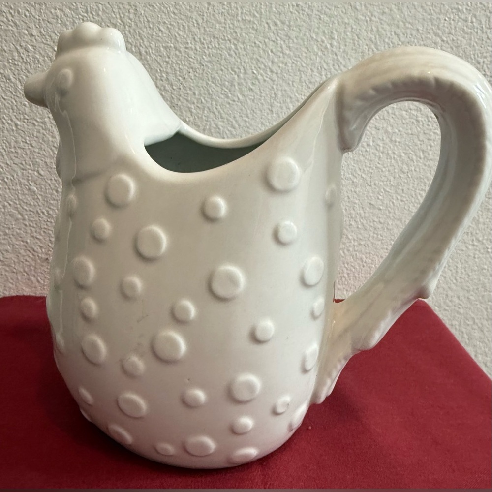 Boston Warehouse white chicken pitcher. 4.5 cups vintage